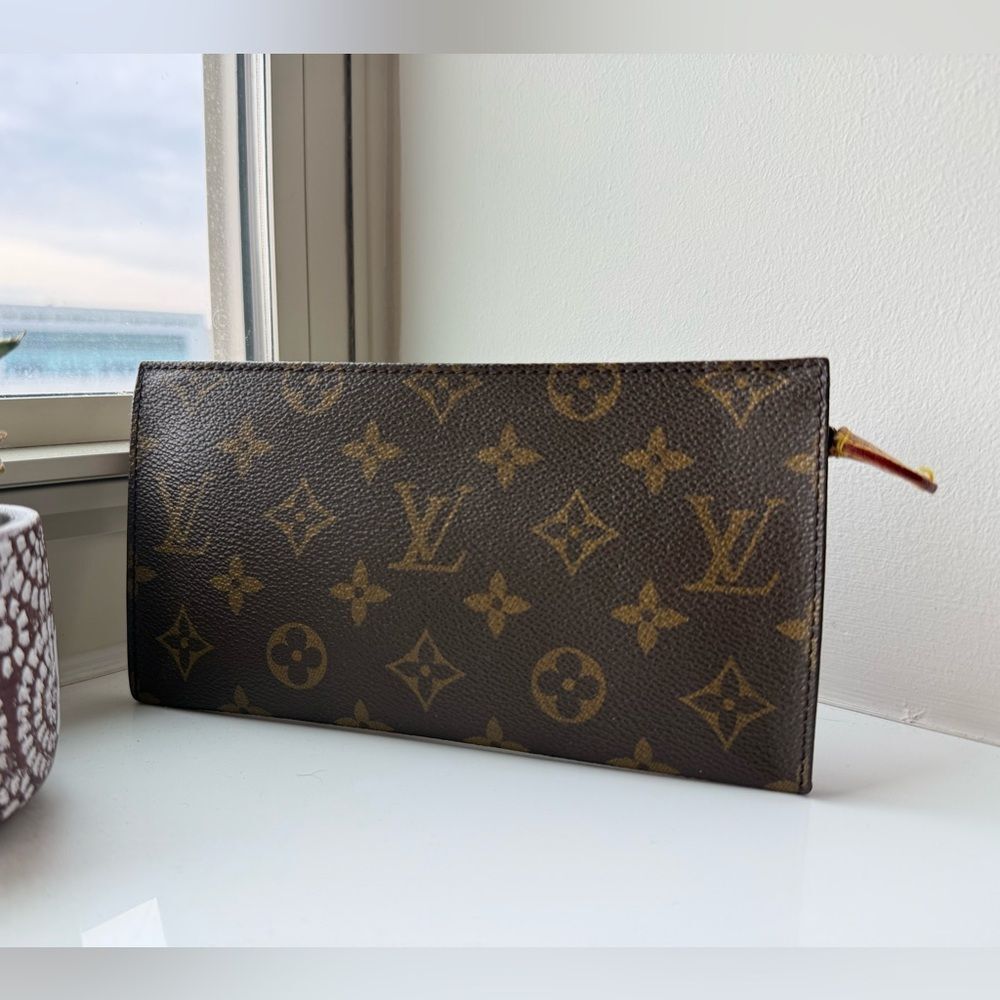 Louis Vuitton Mini Bucket GM Free Gold chain
